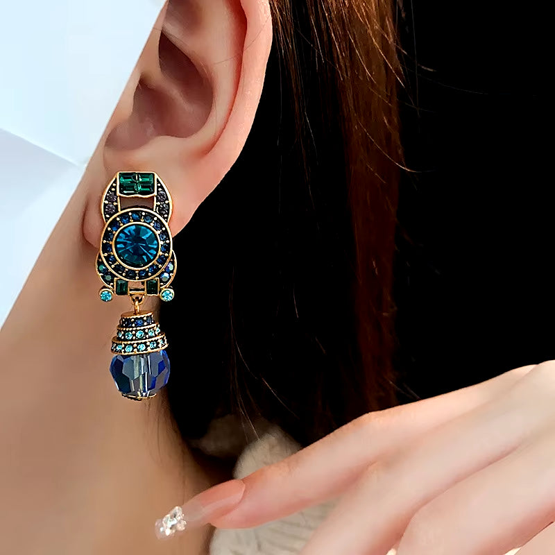 Rhinestone Bluey Crystal Clip Earrings for Womens Medieval Vintage Fashion Peisonality Sparkle Charms Earring Luxury Jewelry New