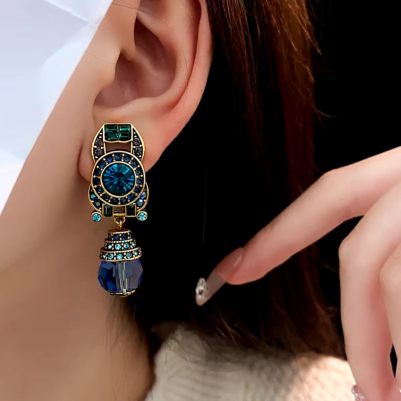 Rhinestone Bluey Crystal Clip Earrings for Womens Medieval Vintage Fashion Peisonality Sparkle Charms Earring Luxury Jewelry New